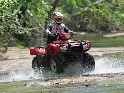 2012.honda_.fourtrax-foreman.red_.front-right.riding.through-water.jpg