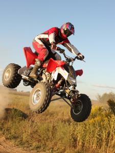 2010.polaris.525s.front-red.right_.jumping.in-air.jpg