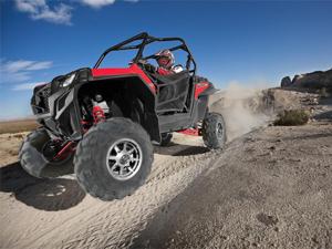 2011.polaris.rzr900.red_.front-right.riding.on-sand.jpg