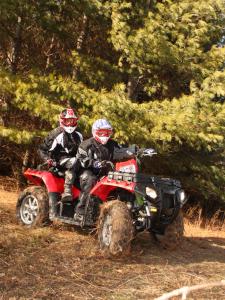 2011.polaris.sportsman-touring850eps.red_.front-right.riding.on-path.jpg