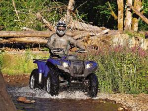 2011.yamaha.grizzly450eps.front_.blue_.rididng.over-water.jpg