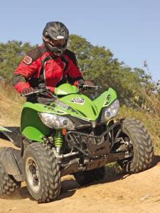 2012.arctic-cat.450xc.green_.front_.riding.on-sand.jpg