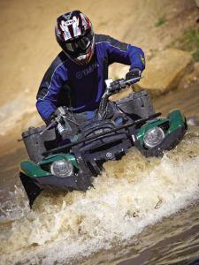 2012.yahama.grizzly700fi.green_.front_.riding.through-water.jpg