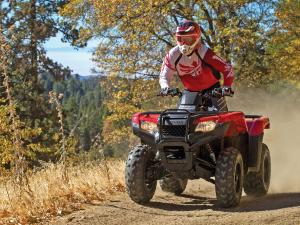 2015.honda-fourtrax-rancher4x4.red.front-left.riding.on-path.jpg