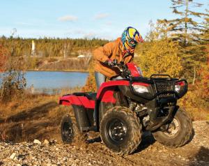 2015.honda.fourtrax-foreman-rubicon.red.front-right.riding.up-hill.jpg