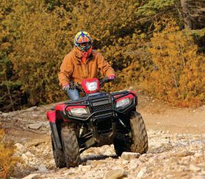 2015.honda.fourtrax-foreman-rubicon.red.front.riding.over-rocks.jpg