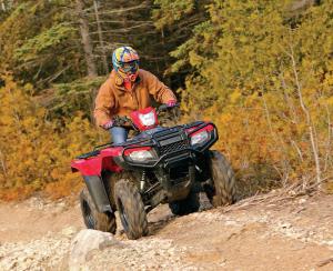 2015.honda_.fourtrax-foreman-rubicon.red_.front_.riding.up-hill.jpg