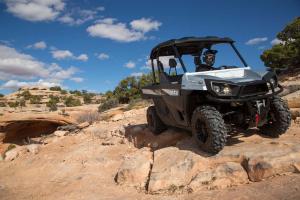 2016.bad-boy-buggy.stampede900-4x4.silver.front-right.riding.on-rocks.jpg