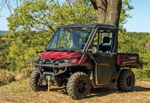 2016.can-am.defender.red.front-left.parked.on-grass.jpg