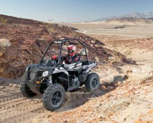 2016.polaris.ace900sp.silver.front-left.riding.over-sand.jpg