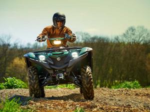 2016.yamaha.grizzly4x4.green_.front_.riding.on-dirt_0.jpg