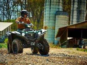 2016.yamaha.grizzly4x4.green_.front_.riding.on-farm_0.jpg