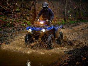 2016.yamaha.grizzly4x4eps.blue_.front-left.riding.through-puddle.jpg