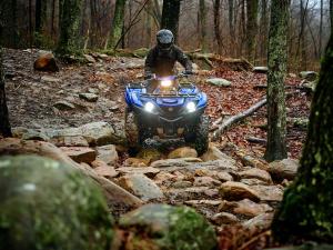 2016.yamaha.grizzly4x4eps.blue_.front_.far_.riding.over-rocks.jpg