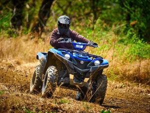 2016.yamaha.grizzly4x4eps.blue_.front_.riding.on-dirt.jpg