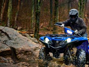 2016.yamaha.grizzly4x4eps.blue_.front_.riding.up-rocks.jpg