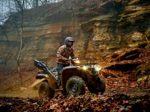 2016.yamaha.grizzly4x4eps.camo_.front-right.riding.on-trail.jpg