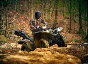 2016.yamaha.grizzly4x4eps.camo_.front-right.riding.up-hill.jpg