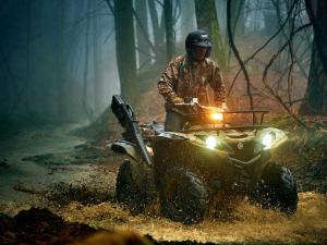 2016.yamaha.grizzly4x4eps.camo_.front_.riding.through-mud.jpg