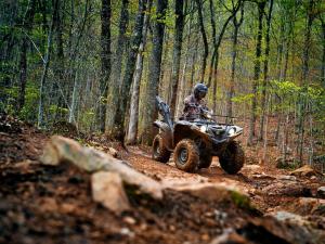 2016.yamaha.grizzly4x4eps.camo_.right_.riding.on-path.jpg