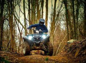 2016.yamaha.grizzly4x4le.silver.front_.riding.in-woods.jpg