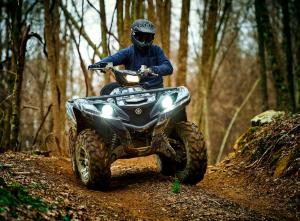 2016.yamaha.grizzly4x4le.silver.front_.riding.on-path.jpg