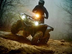 2016.yamaha.grizzly4x4le.silver.front_.riding.on-rocks.jpg