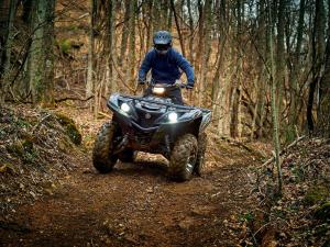 2016.yamaha.grizzly4x4le.silver.front_.riding.on-trail.jpg