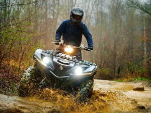 2016.yamaha.grizzly4x4le.silver.front_.riding.through-water.jpg