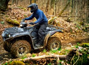 2016.yamaha.grizzly4x4le.silver.left_.riding.on-trail.jpg