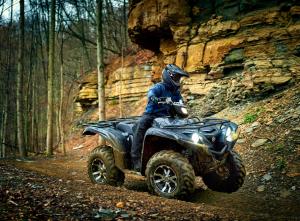 2016.yamaha.grizzly4x4le.silver.right_.riding.on-path.jpg