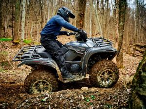 2016.yamaha.grizzly4x4le.silver.right_.riding.on-trail.jpg
