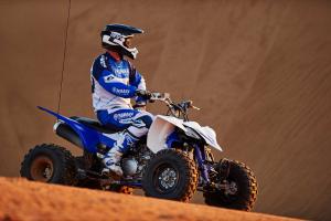 2016.yamaha.yfz450.blue_.front-right.parked.on-sand.jpg