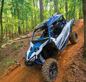 2017.yamaha.yxz1000r-ss.white-and-blue.front-left.riding.on-trail.jpg