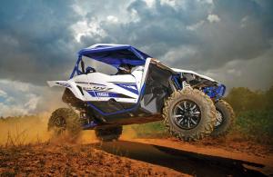 2017.yamaha.yxz1000r-ss.white-and-blue.right.jumping.in-air.jpg