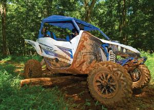 2017.yamaha.yxz1000r-ss.white-and-blue.right.riding.over-log.jpg